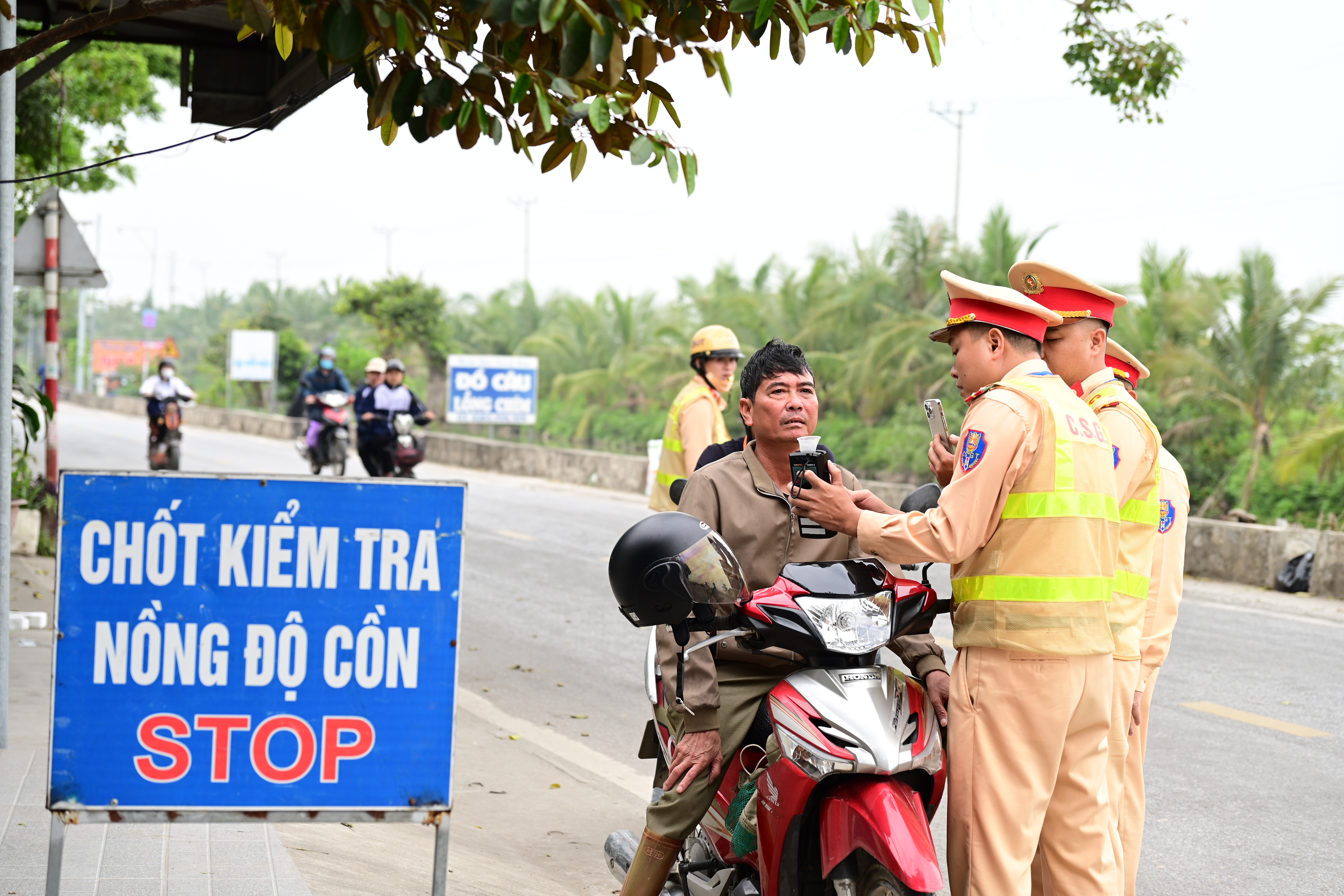 Xử lý 254 trường hợp vi phạm giao thông trong ngày 25/5